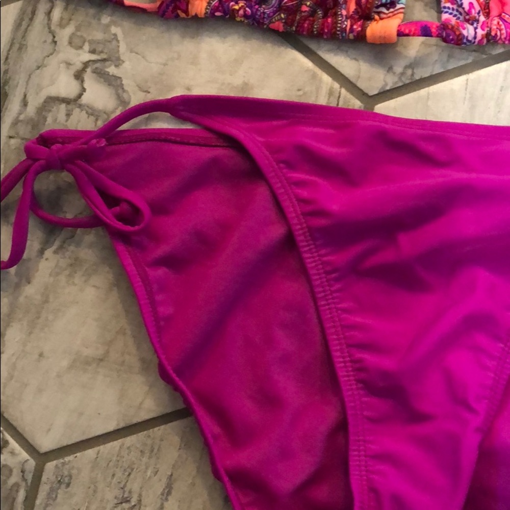 Bikini - Picture 3 of 3